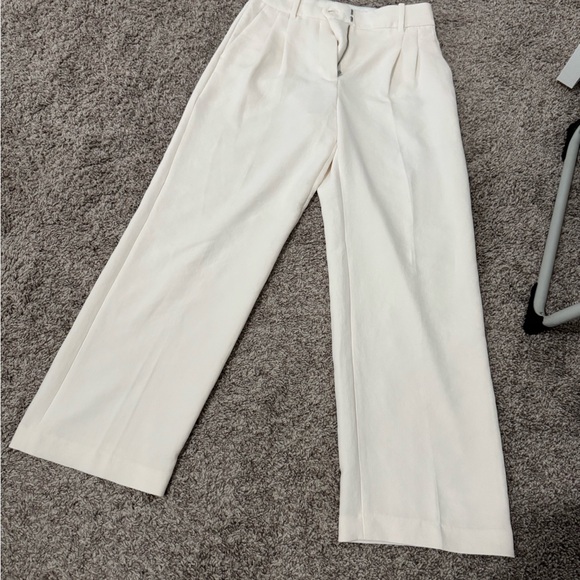 ARITZIA EFFORTLESS PANT LIGHT BIRCH - Picture 2 of 4